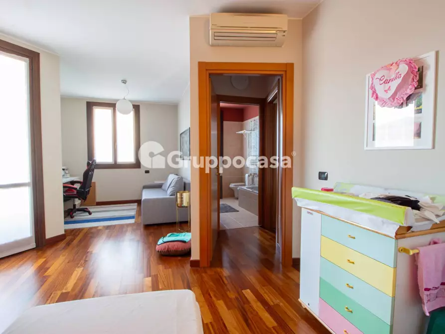 Immagine 13 di Appartamento in vendita  in Via Girotti 39 a Bernate Ticino