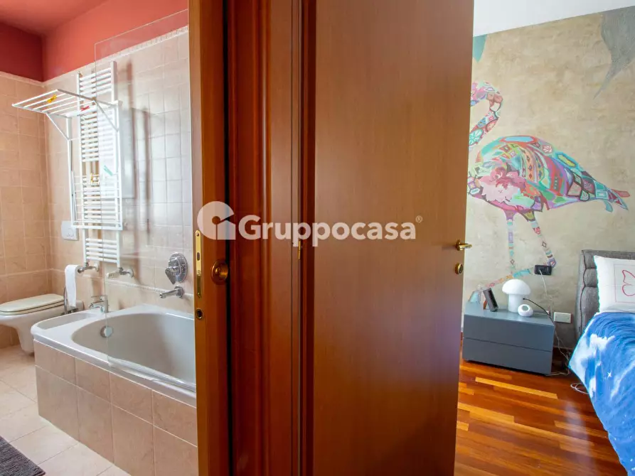 Immagine 15 di Appartamento in vendita  in Via Girotti 39 a Bernate Ticino