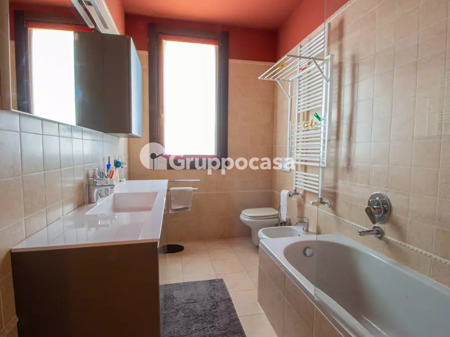 Immagine 16 di Appartamento in vendita  in Via Girotti 39 a Bernate Ticino