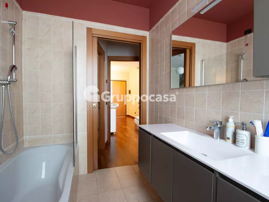 Immagine 20 di Appartamento in vendita  in Via Girotti 39 a Bernate Ticino