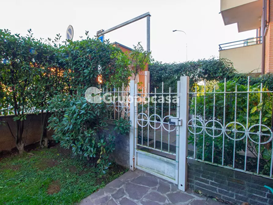 Immagine 29 di Appartamento in vendita  in Via Girotti 39 a Bernate Ticino