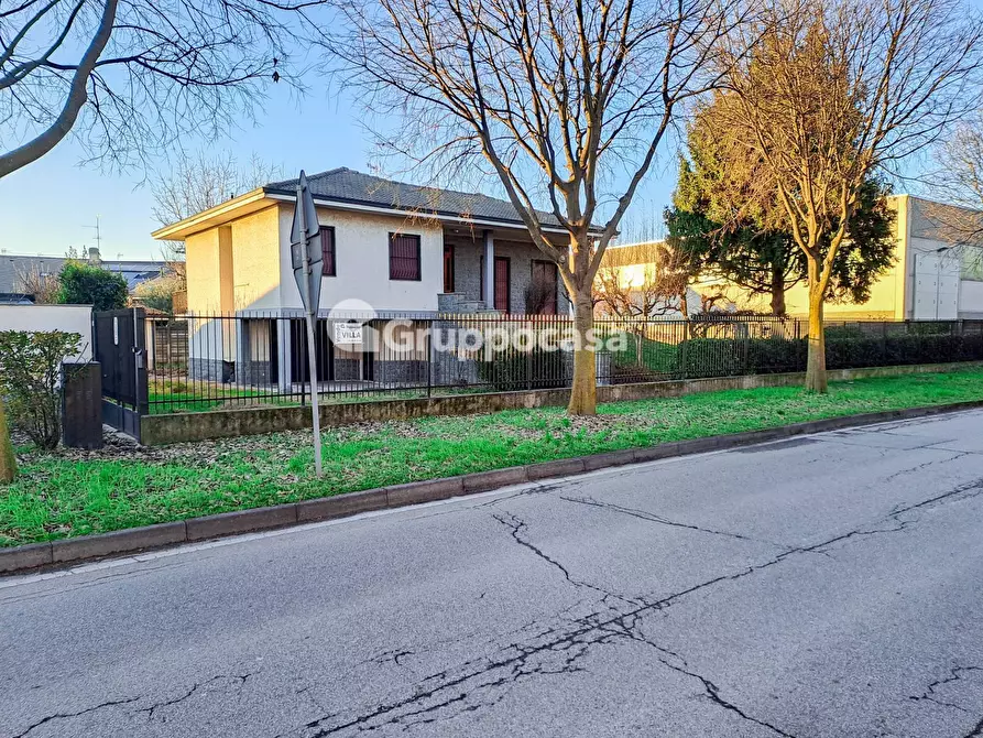 Immagine 29 di Villa in vendita  in Via Forlanini 2 a Bernate Ticino