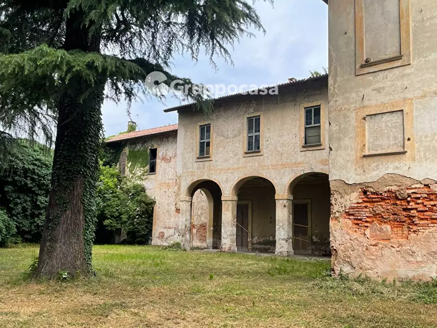 Immagine 5 di Villa in vendita  in Via Roma a Bernate Ticino