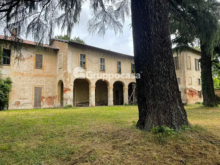 Immagine 1 di Villa in vendita  in Via Roma a Bernate Ticino