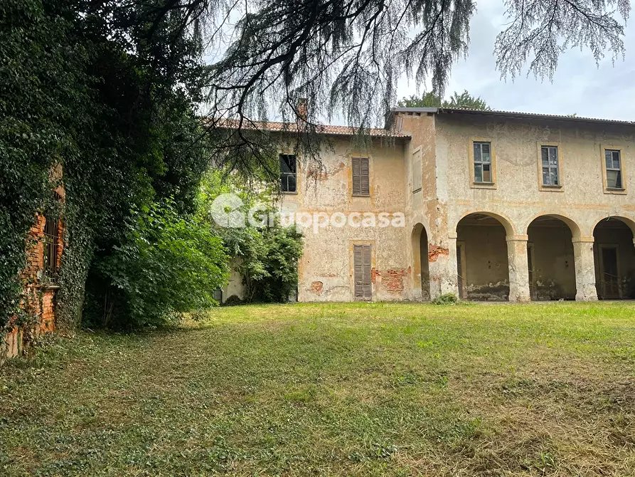 Immagine 2 di Villa in vendita  in Via Roma a Bernate Ticino