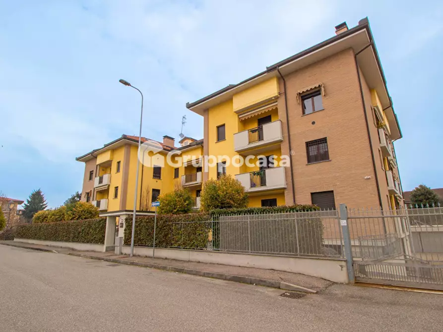 Immagine 1 di Appartamento in vendita  in Via A. Gramsci 90/92 a Magenta