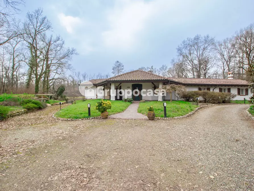 Immagine 3 di Villa in vendita  in Bosco Piarda 2 a Bernate Ticino