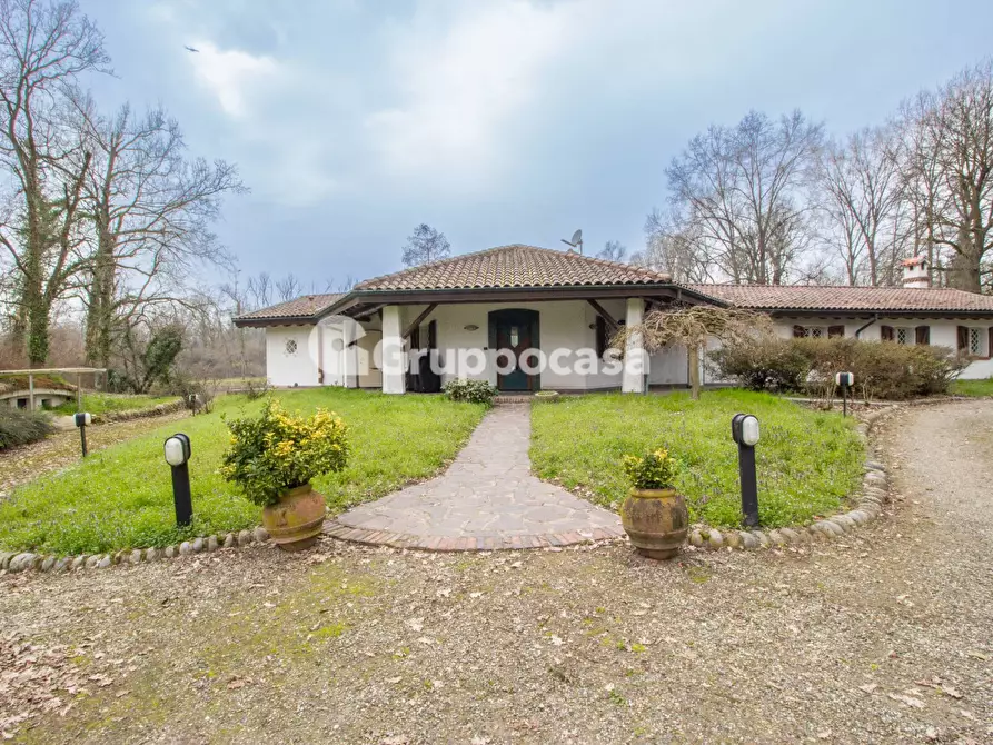 Immagine 2 di Villa in vendita  in Bosco Piarda 2 a Bernate Ticino