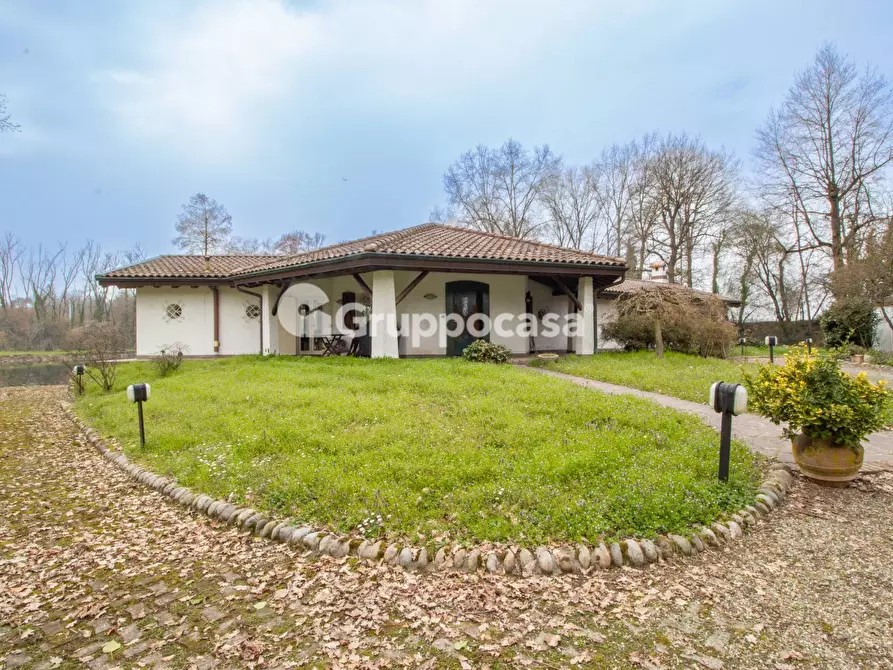 Immagine 4 di Villa in vendita  in Bosco Piarda 2 a Bernate Ticino