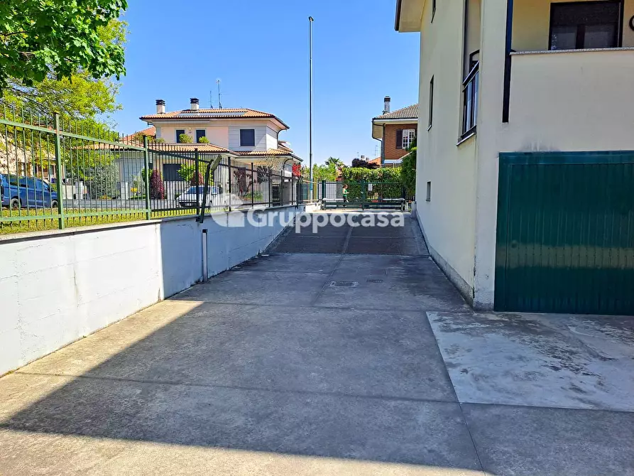 Immagine 2 di Box auto in vendita  in Via M. Melloni 5 a Magenta