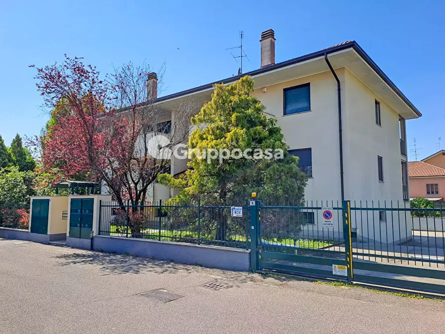 Immagine 1 di Box auto in vendita  in Via M. Melloni 5 a Magenta