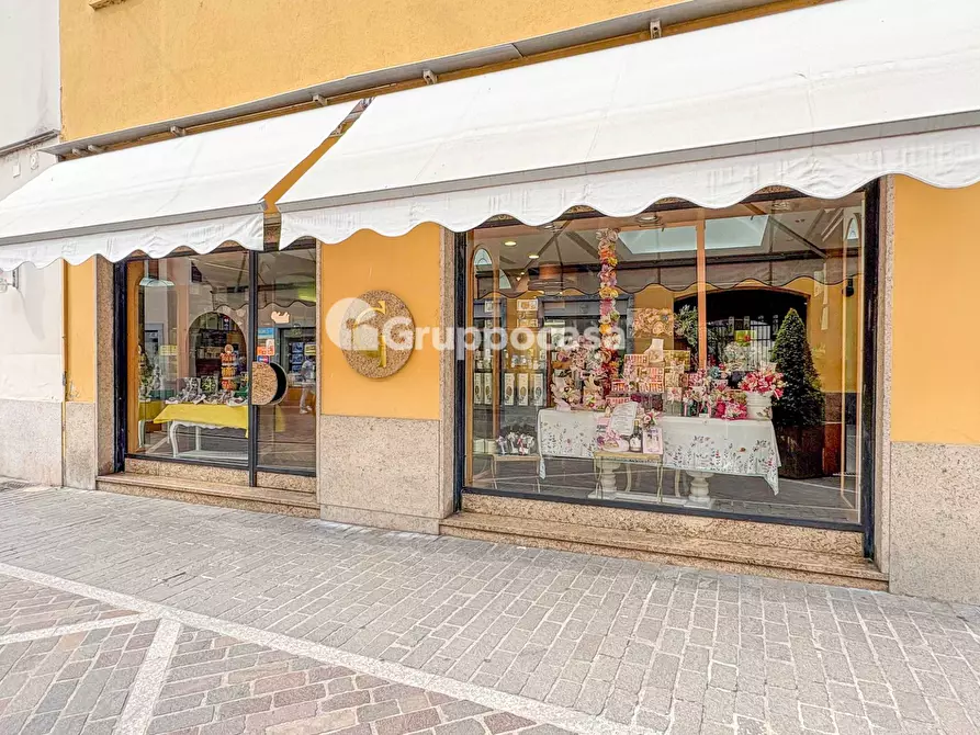 Immagine 1 di Attività commerciale in vendita  in Via Roma 10 a Magenta