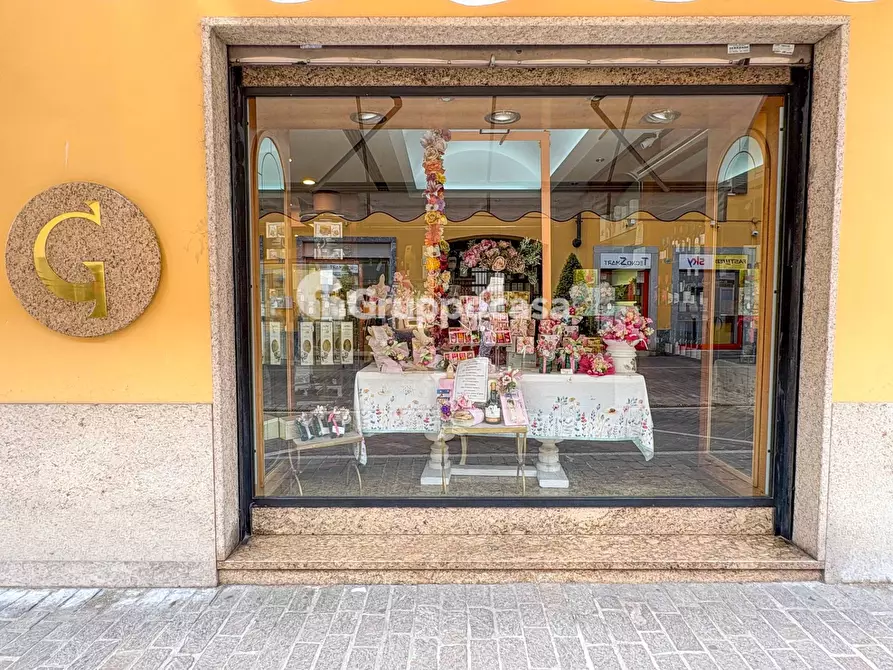 Immagine 12 di Attività commerciale in vendita  in Via Roma 10 a Magenta