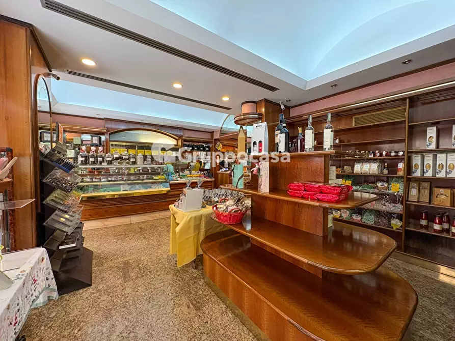 Immagine 5 di Attività commerciale in vendita  in Via Roma 10 a Magenta