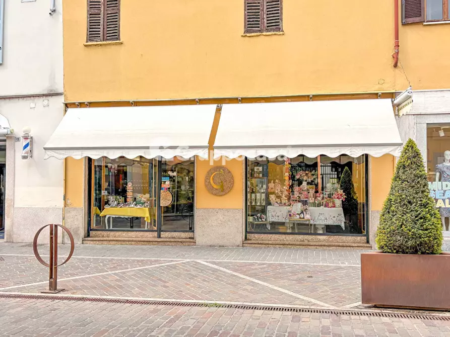 Immagine 2 di Attività commerciale in vendita  in Via Roma 10 a Magenta
