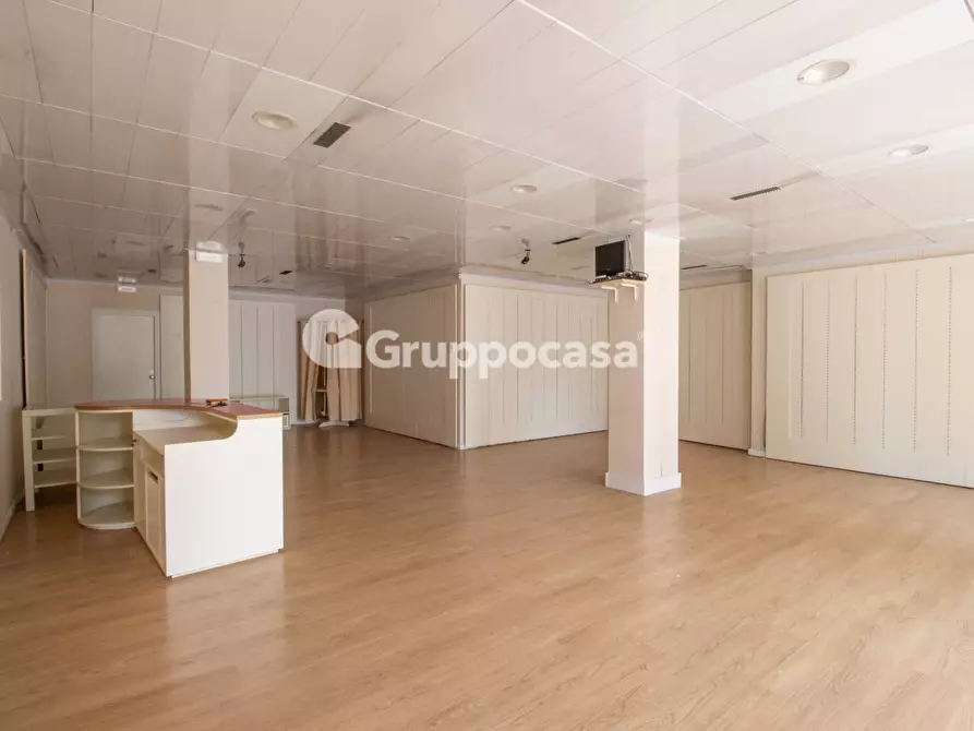 Immagine 15 di Locale commerciale in vendita  in Via Roma 36 a Magenta