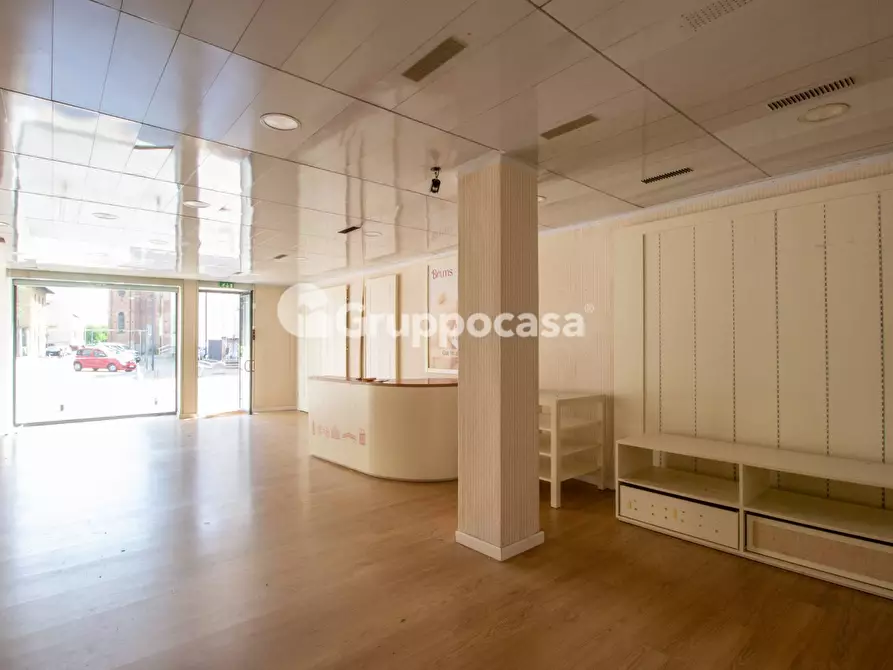 Immagine 11 di Locale commerciale in vendita  in Via Roma 36 a Magenta