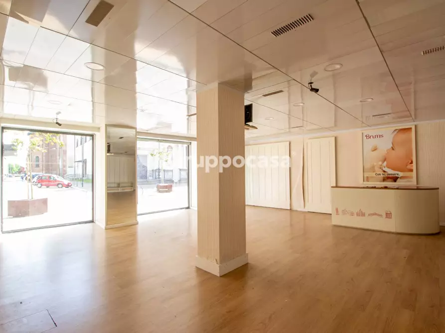 Immagine 13 di Locale commerciale in vendita  in Via Roma 36 a Magenta