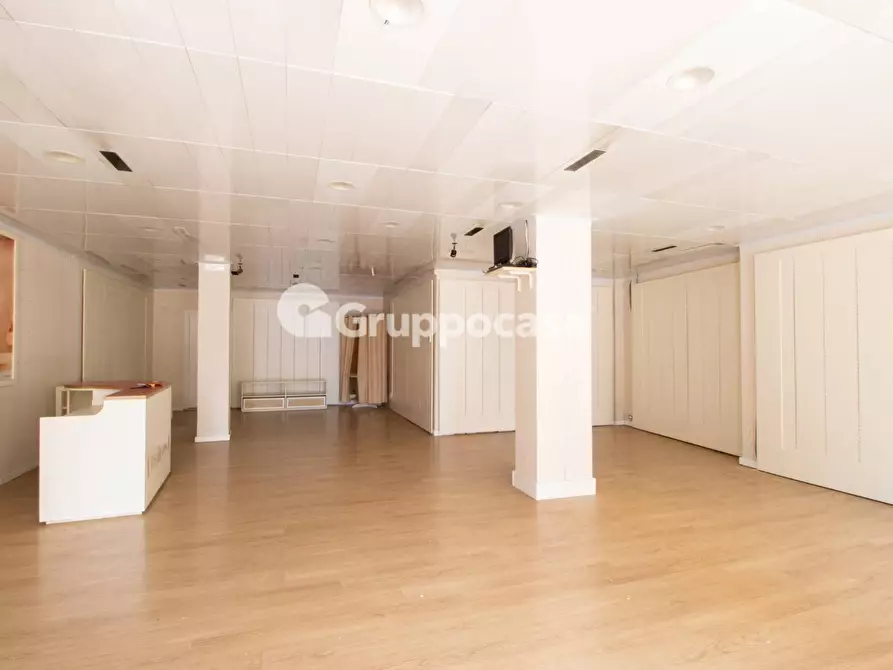 Immagine 18 di Locale commerciale in vendita  in Via Roma 36 a Magenta