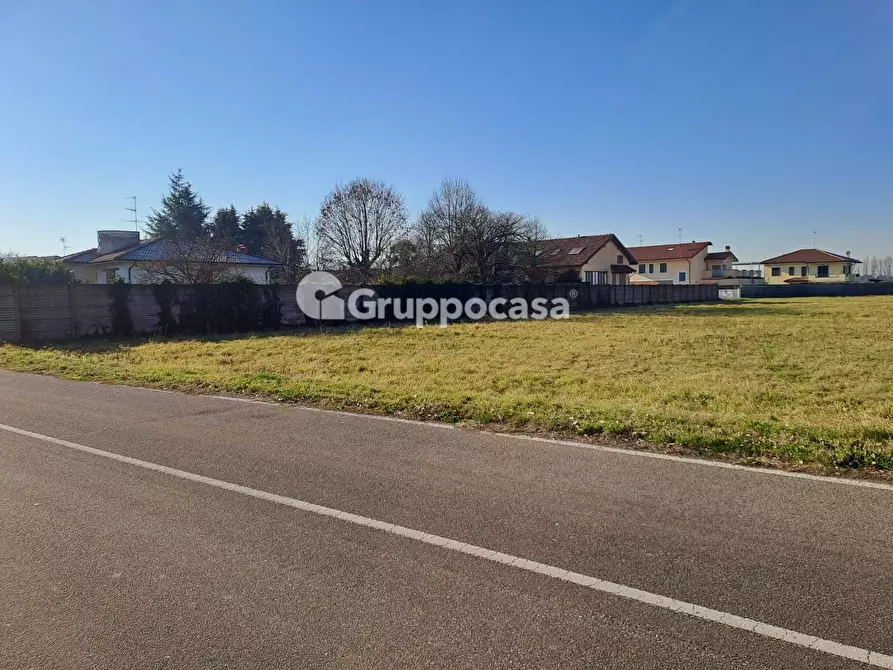 Immagine 12 di Terreno residenziale in vendita  in Via A. Moro a Bernate Ticino