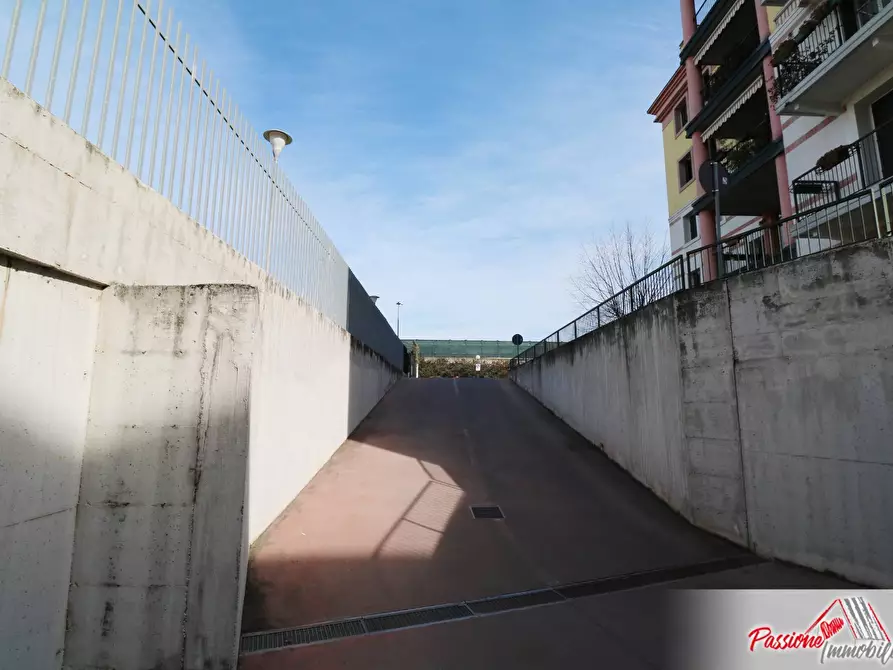 Immagine 10 di Box auto in affitto  in Via Ca' Di Cozzi 8 a Verona