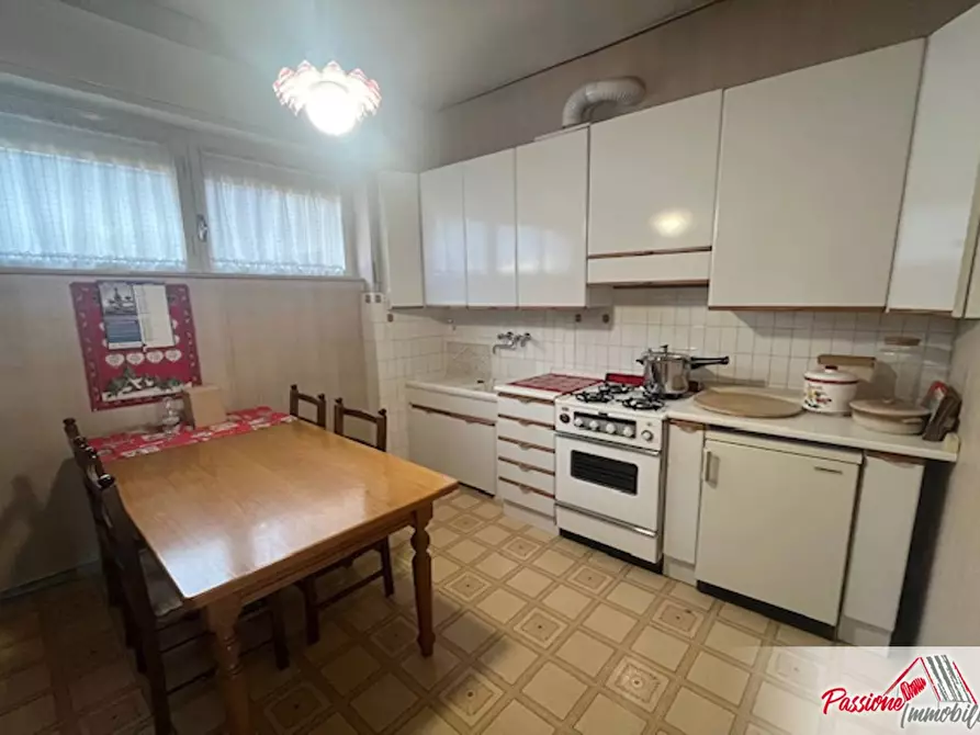 Immagine 12 di Appartamento in vendita  in Via Alessandro Poerio 11 a Verona