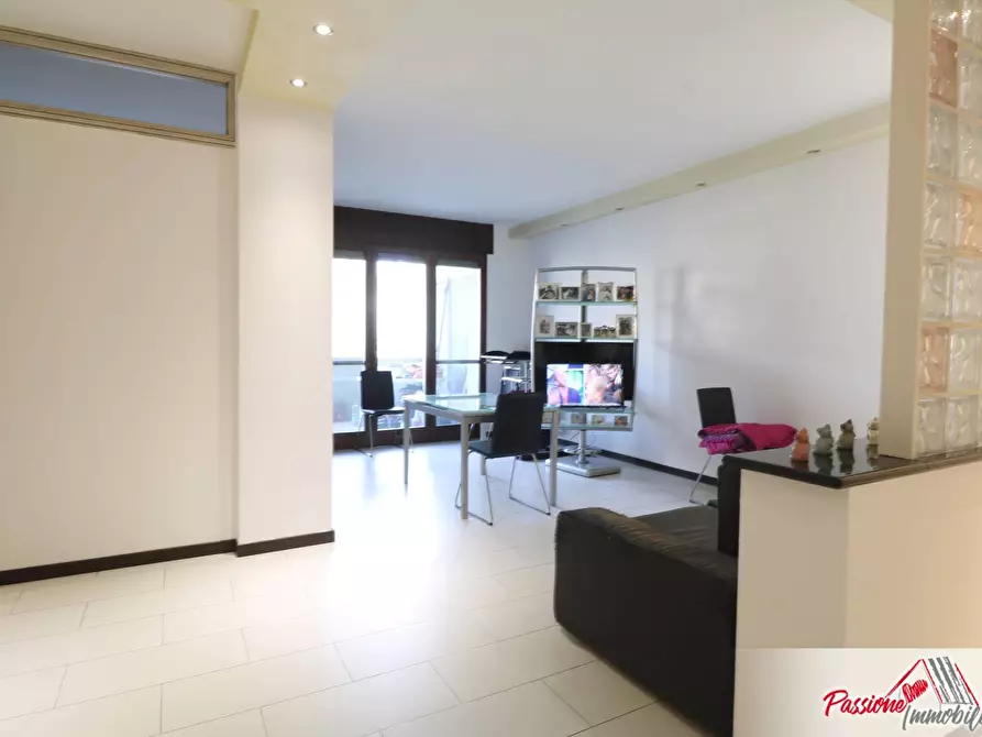 Immagine 2 di Appartamento in vendita  in Via Eraclea 2 a Verona