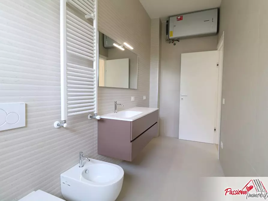 Immagine 8 di Appartamento in vendita  in Via Luigi Mercantini 11 a Verona