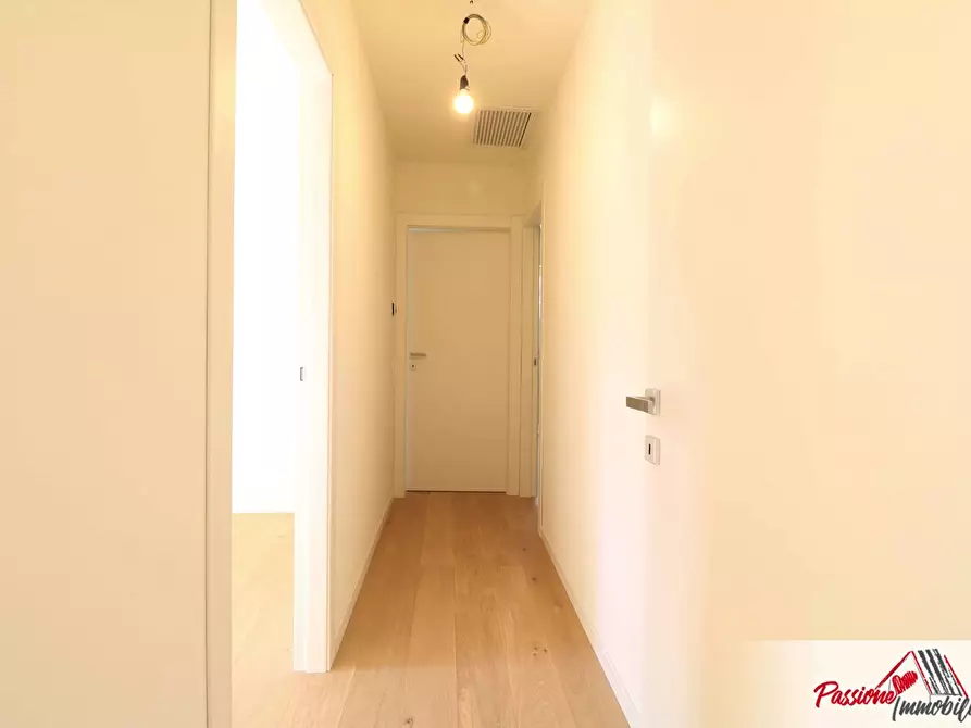 Immagine 10 di Appartamento in vendita  in Via Luigi Mercantini 11 a Verona