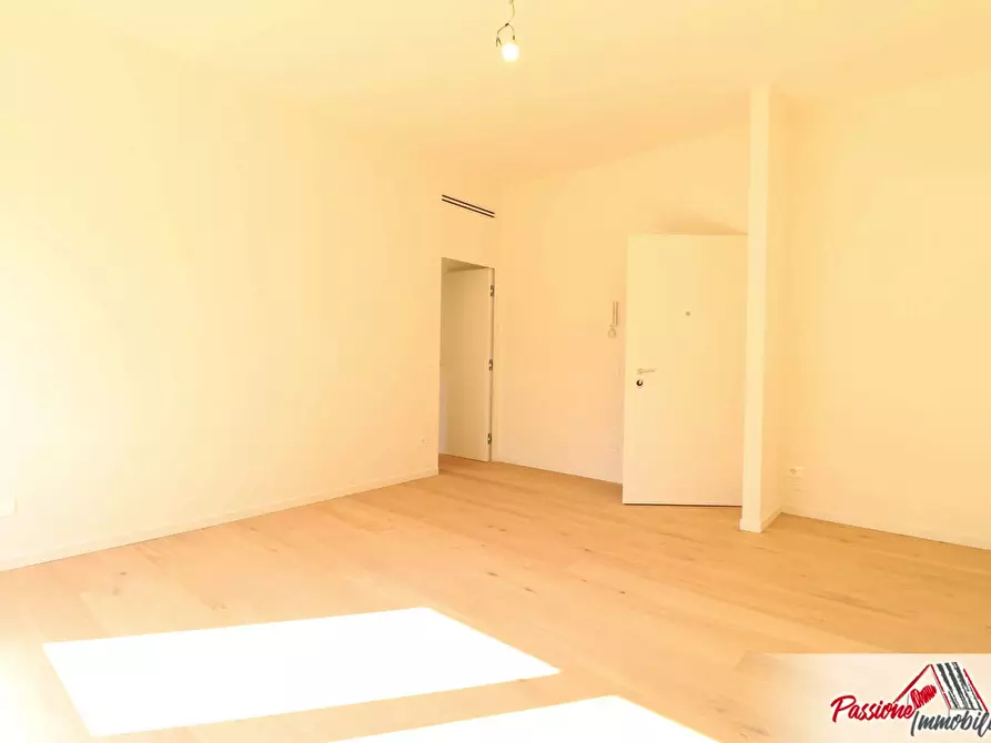 Immagine 11 di Appartamento in vendita  in Via Luigi Mercantini 11 a Verona