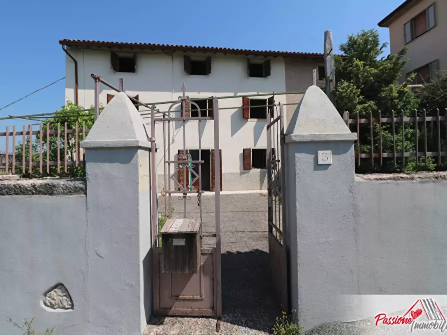 Immagine 1 di Villa in vendita  in via Costa 5 a Grezzana