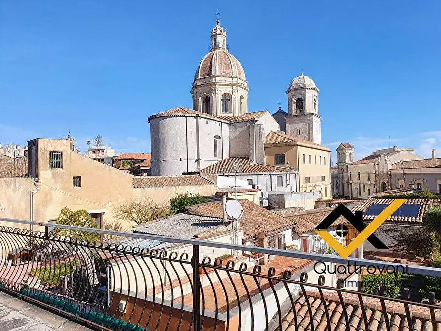 Immagine 1 di Casa indipendente in vendita  in Via Santi Elena e Costantino a Aci Catena