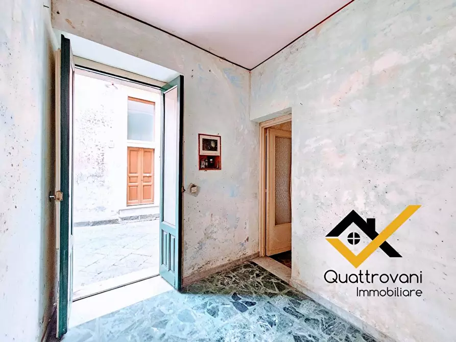 Immagine 2 di Casa indipendente in vendita  in Via Santi Elena e Costantino a Aci Catena