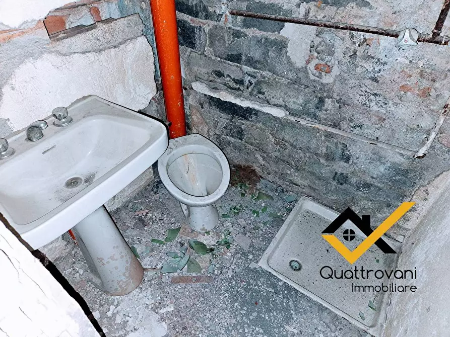 Immagine 13 di Casa indipendente in vendita  in Via Santi Elena e Costantino a Aci Catena