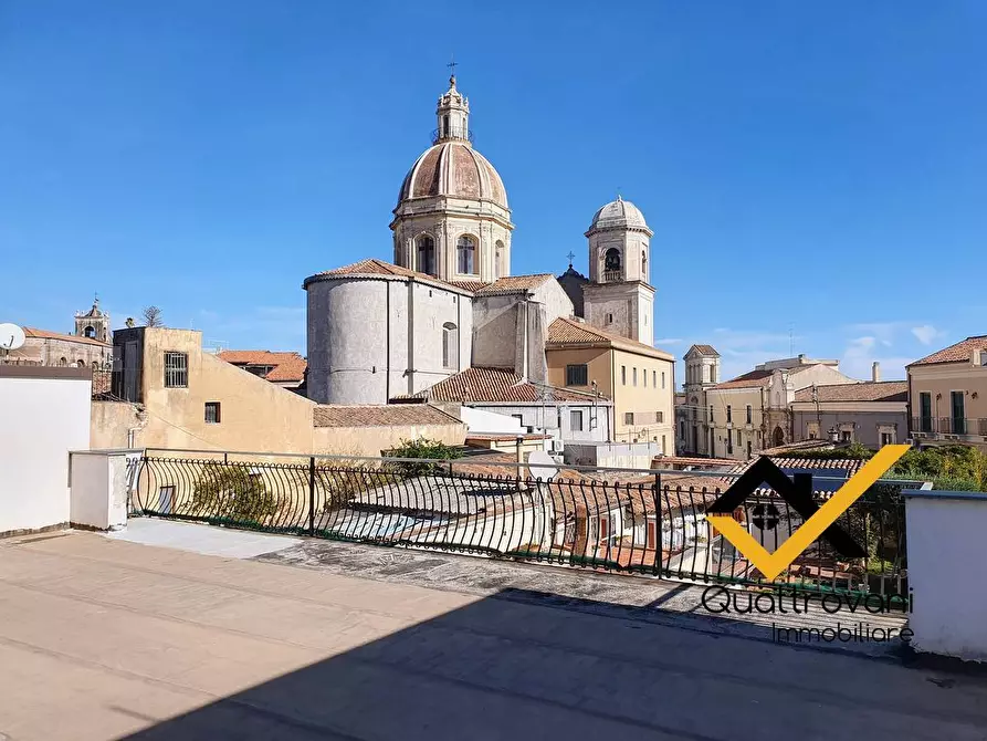 Immagine 1 di Casa indipendente in vendita  in Via Santi Elena e Costantino a Aci Catena