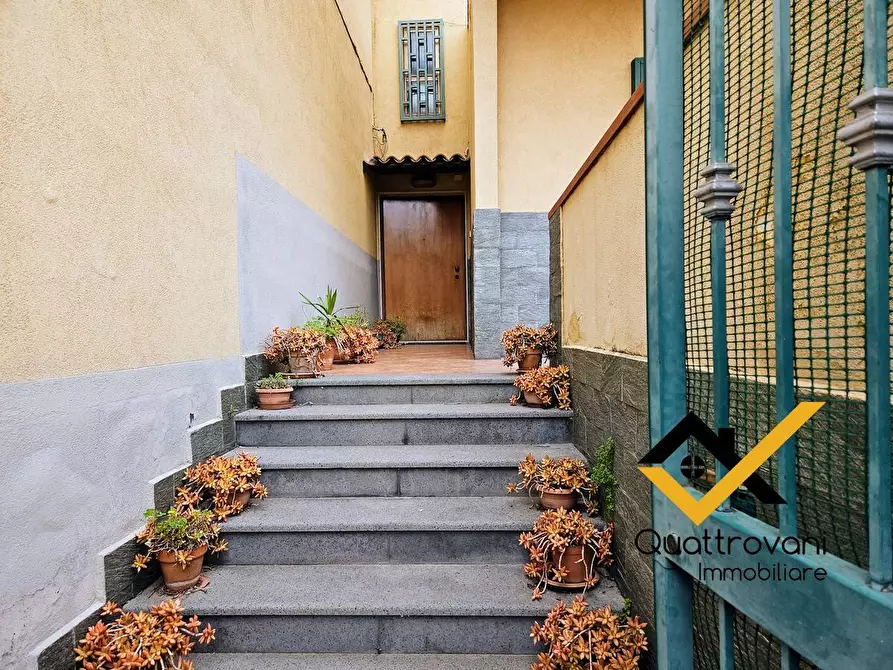 Immagine 2 di Villa in vendita  in Via Peschiera a Catania