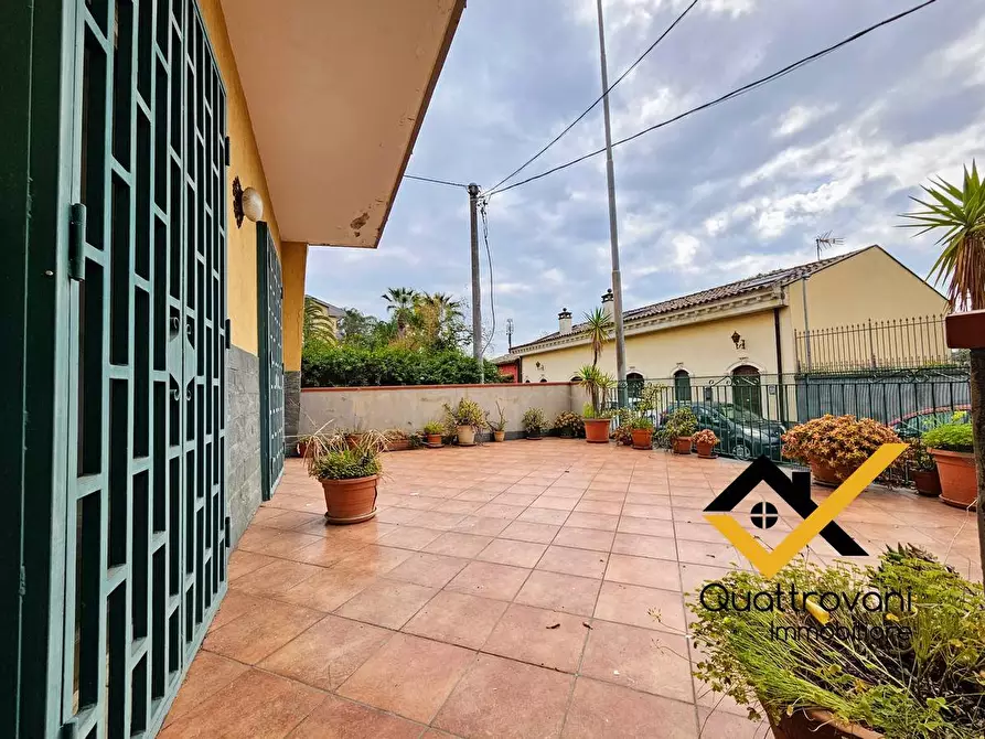 Immagine 3 di Villa in vendita  in Via Peschiera a Catania