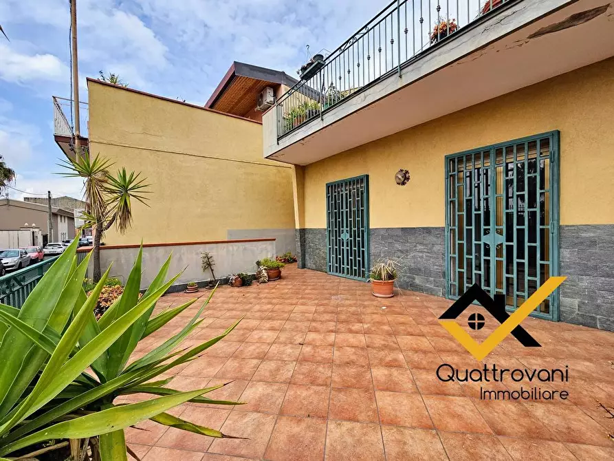 Immagine 4 di Villa in vendita  in Via Peschiera a Catania