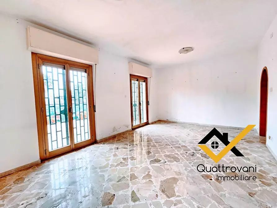 Immagine 12 di Villa in vendita  in Via Peschiera a Catania