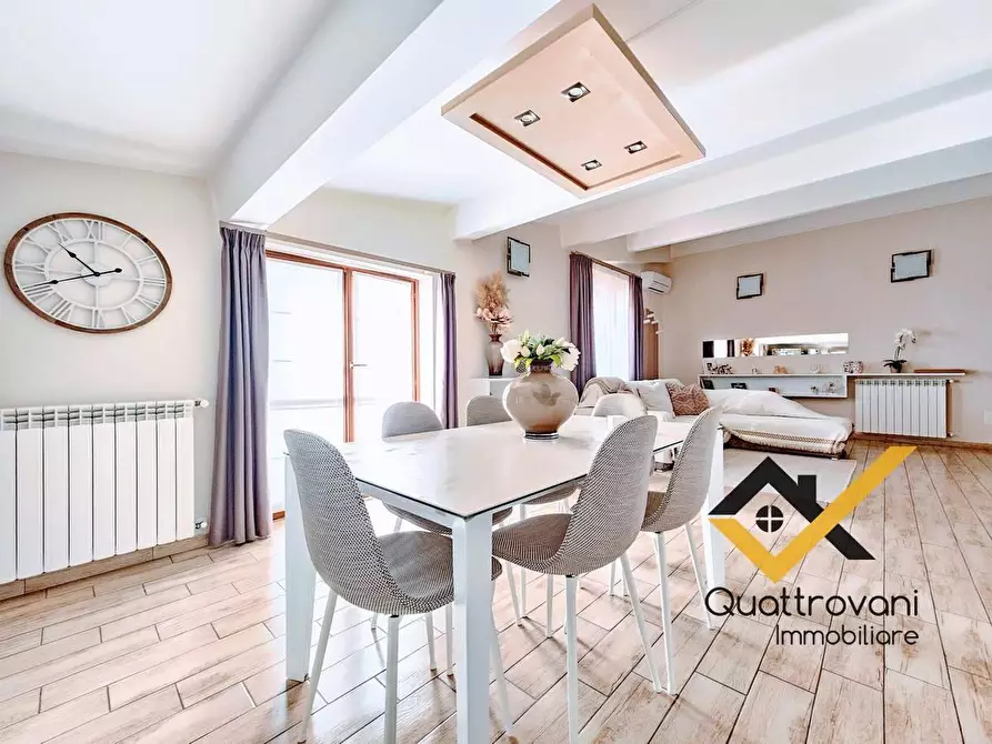 Immagine 12 di Appartamento in vendita  in Via Roma a Tremestieri Etneo