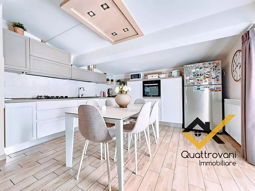 Immagine 10 di Appartamento in vendita  in Via Roma a Tremestieri Etneo