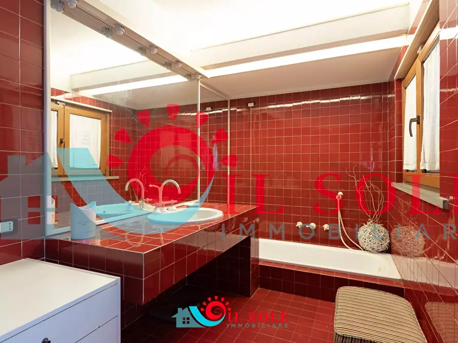 Immagine 57 di Villa in vendita  a Pisa