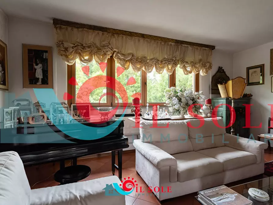 Immagine 28 di Villa in vendita  a Pisa