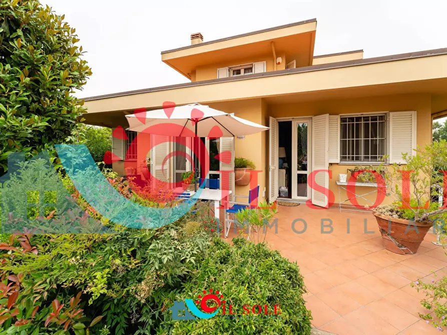 Immagine 5 di Villa in vendita  a Pisa