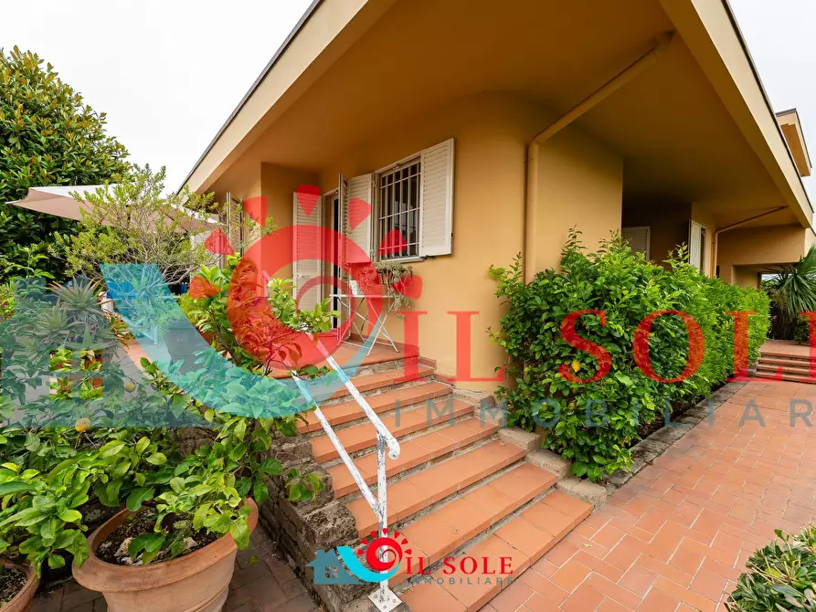 Immagine 8 di Villa in vendita  a Pisa