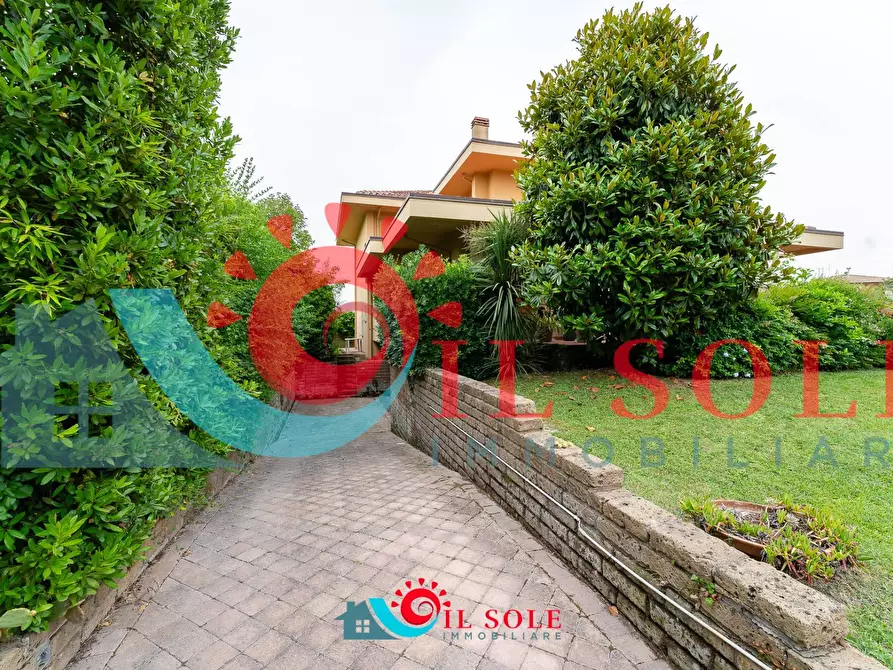 Immagine 12 di Villa in vendita  a Pisa