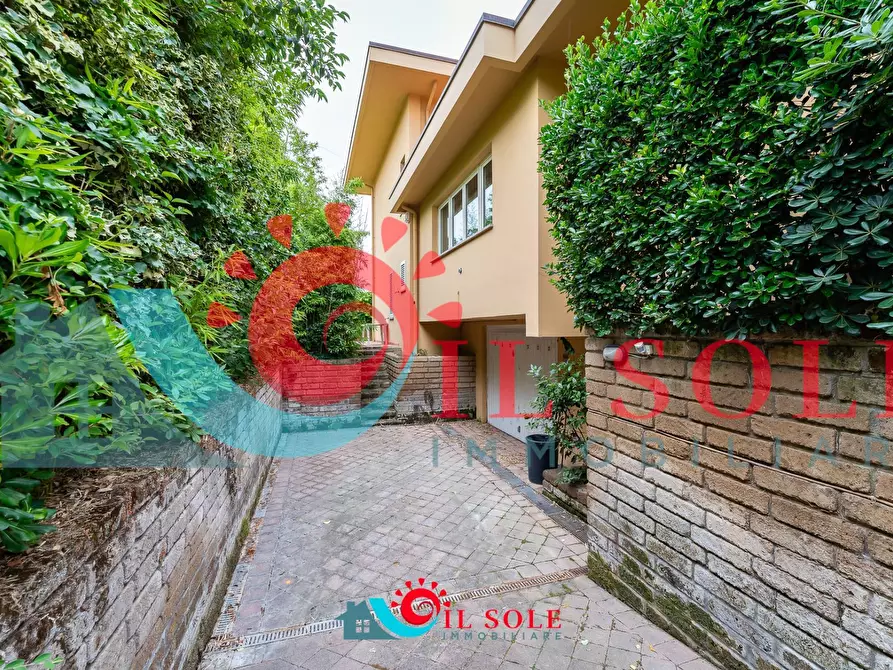 Immagine 13 di Villa in vendita  a Pisa