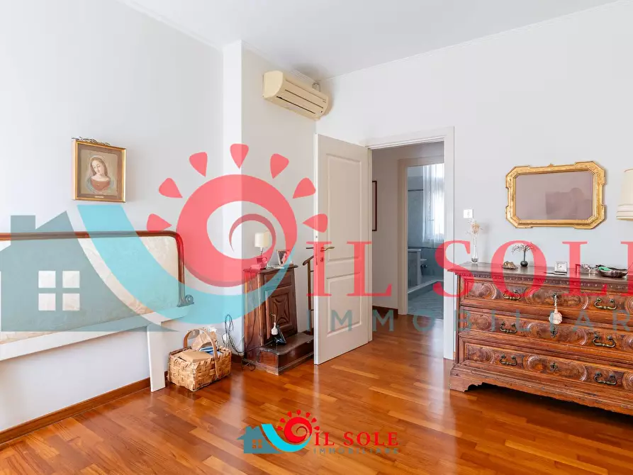 Immagine 34 di Appartamento in vendita  a Livorno