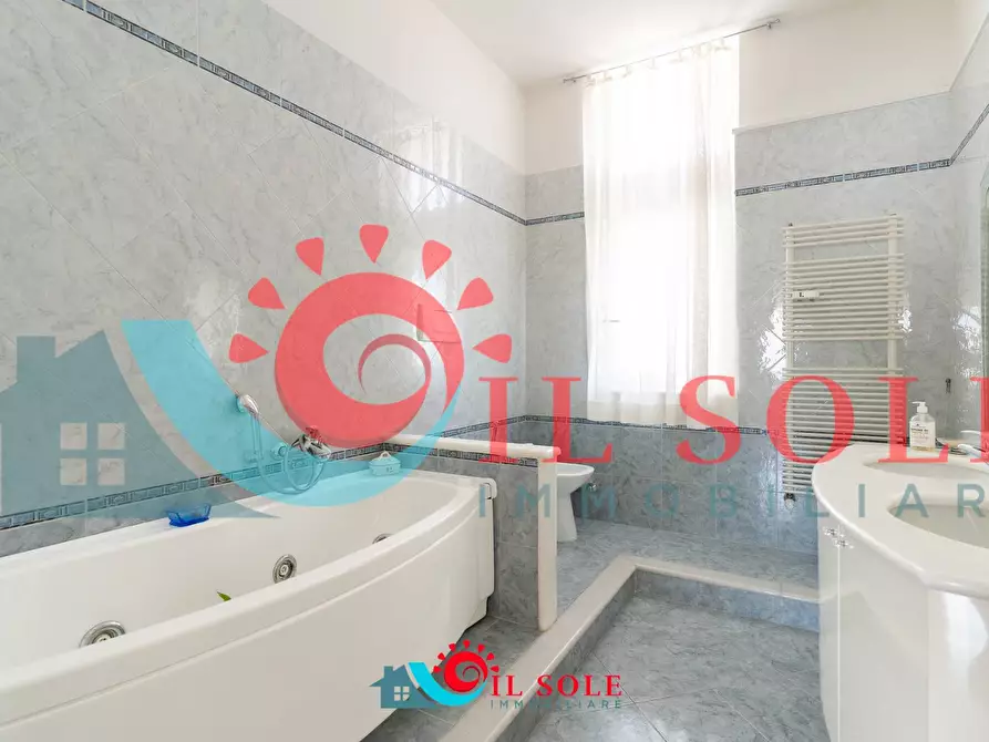 Immagine 46 di Appartamento in vendita  a Livorno