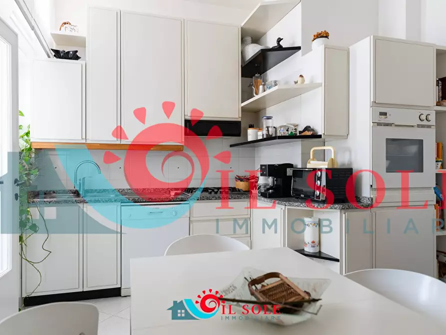 Immagine 43 di Appartamento in vendita  a Livorno